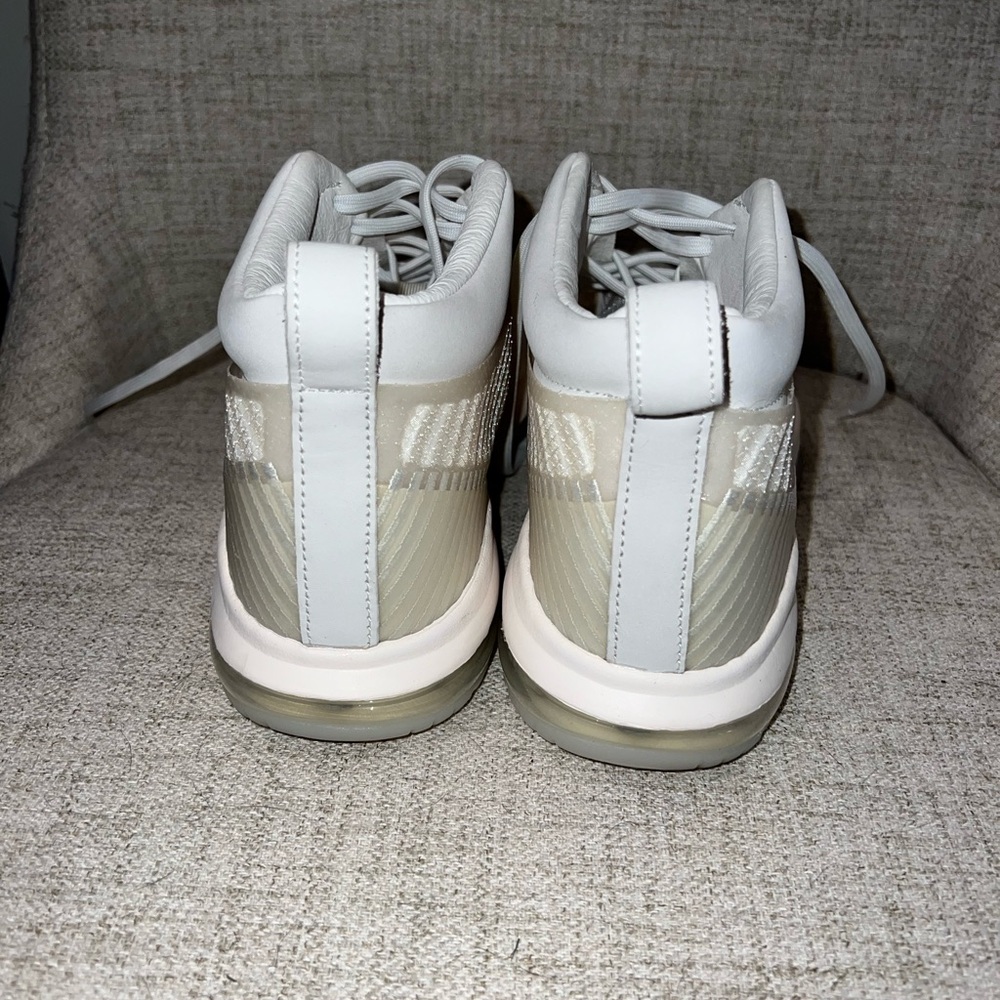 LeBron James x John Elliott sneakers - Picture 2 of 7